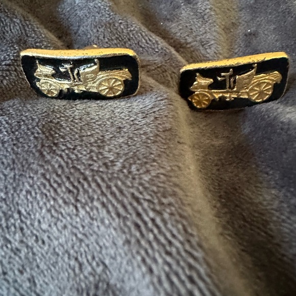 Luxor vintage black and gold unique cuff links. Antique car embossed in gold. - Picture 3 of 8